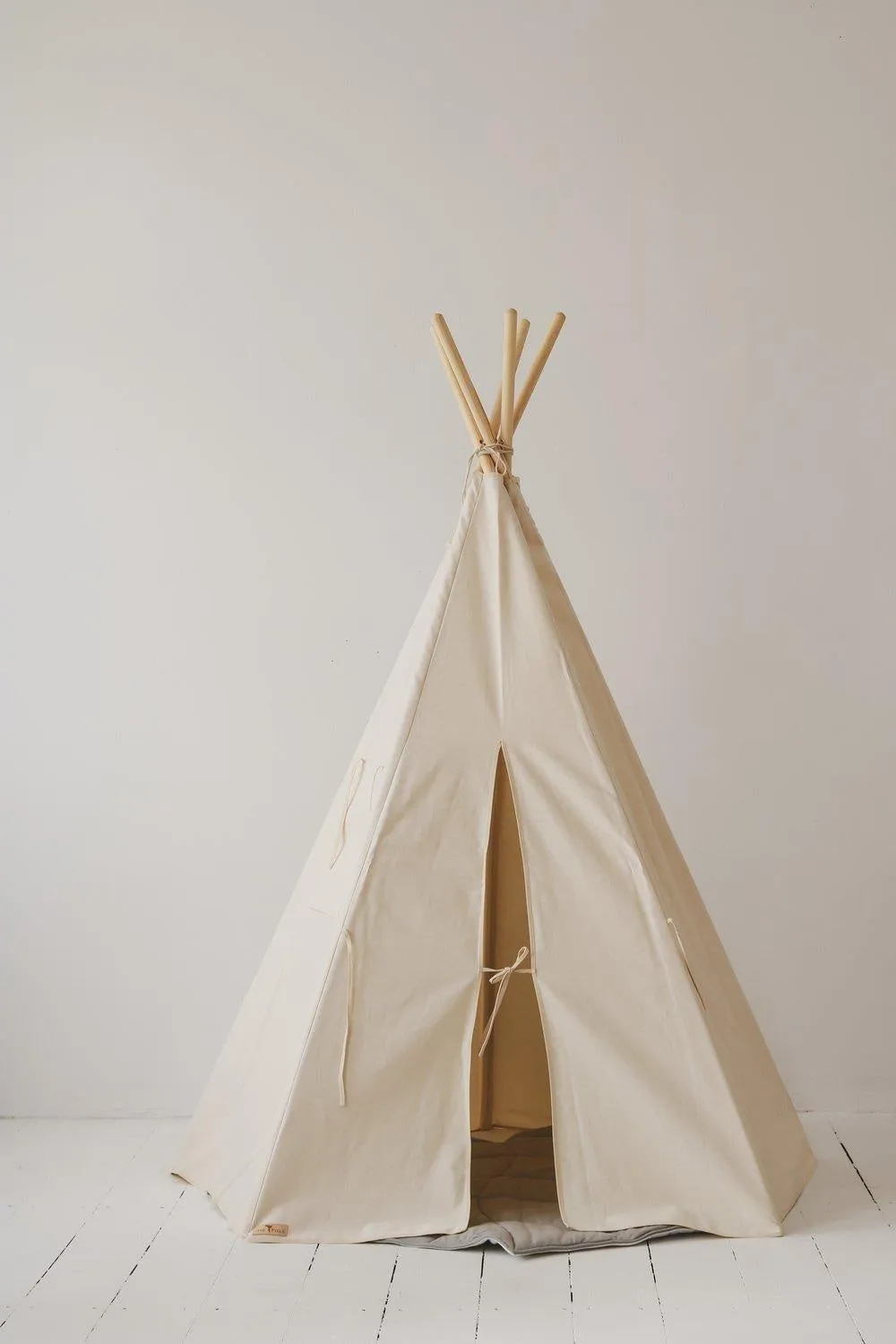 Beige Teepee And Grey Linen - Round Mat Set